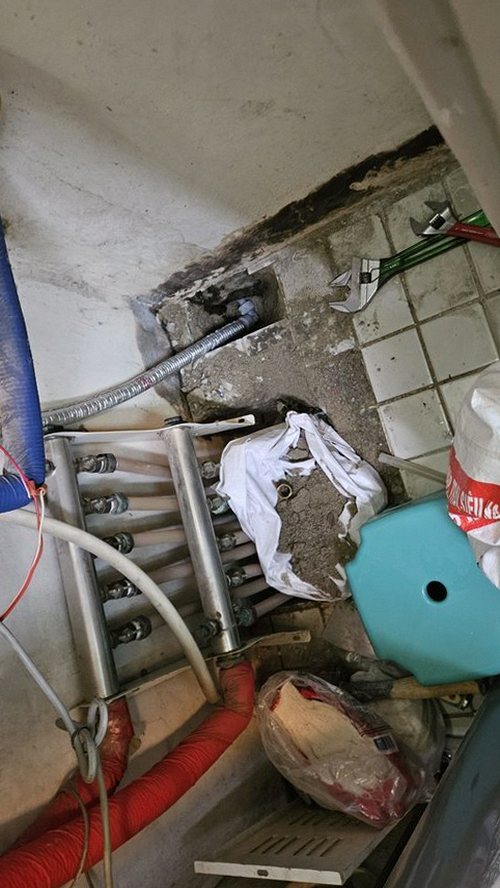 누수탐지 옥상 방수층 점검 장면