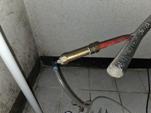누수탐지 실내 벽면의 누수 흔적과 검사 전 확인 과정