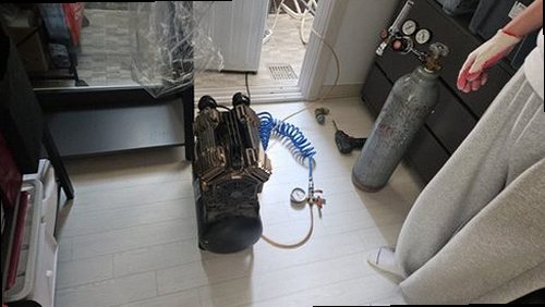 누수탐지 열화상 촬영으로 온도 차이를 비교하는 장면