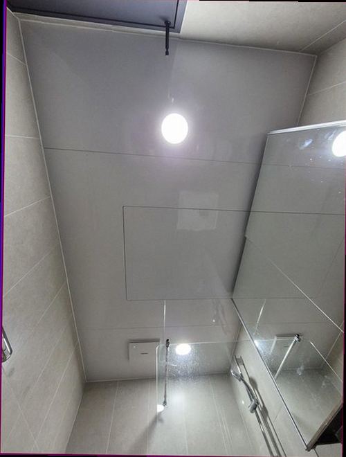 누수탐지 배관 연결부와 벽면 주변을 단계적으로 점검하는 모습