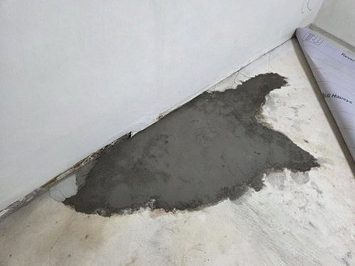 누수탐지 성남동 누수탐지 빠른 진단, 아파트 거실 벽 누수 흔적 점검
