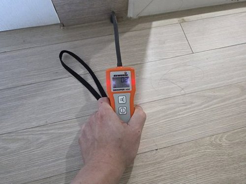 누수탐지 누수 의심 부위와 배관 상태를 점검하는 과정