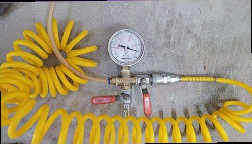 천안시 서북구 누수탐지 누수 원인 구간을 확인하고 보수 후 상태를 점검하는 모습