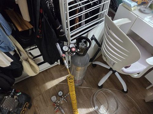 누수탐지 아파트 배관 구조를 살피는 점검 장면