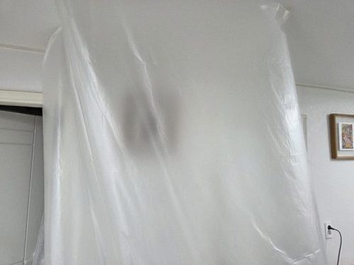 누수탐지 점검 결과를 바탕으로 누수 의심 구간을 정리하는 모습