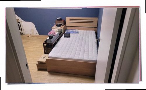 누수탐지 싱크대 하부장 내부와 연결 호스의 누수 흔적을 확인하는 모습