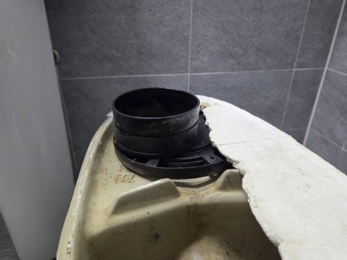 누수탐지 용당동 누수탐지 화장실벽면누수 흔적은 벽지 아래 먼저 드러난다