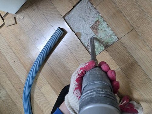 누수탐지 점검 기록 메모와 천장 점검 도구