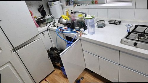 누수탐지 누수 점검 후 건조와 재확인을 진행하는 주방 하부장