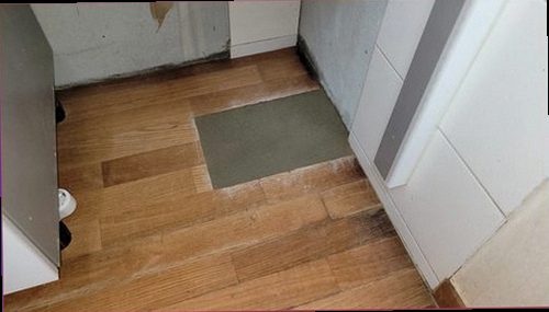 대덕구 누수탐지 누수 원인을 구분하기 위해 배관 연결부를 점검하는 과정