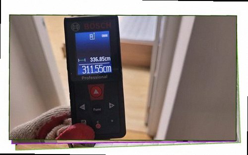 누수탐지 배관 주변 수분 상태와 벽면 확산 범위를 확인하는 모습