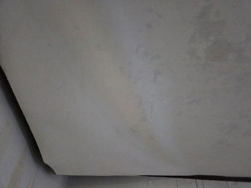 누수탐지 점검 보고서를 검토하는 모습