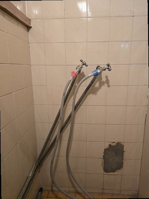 해운대구 누수탐지 중동 빌라 3층 욕실 문 앞 시공 후기 사진