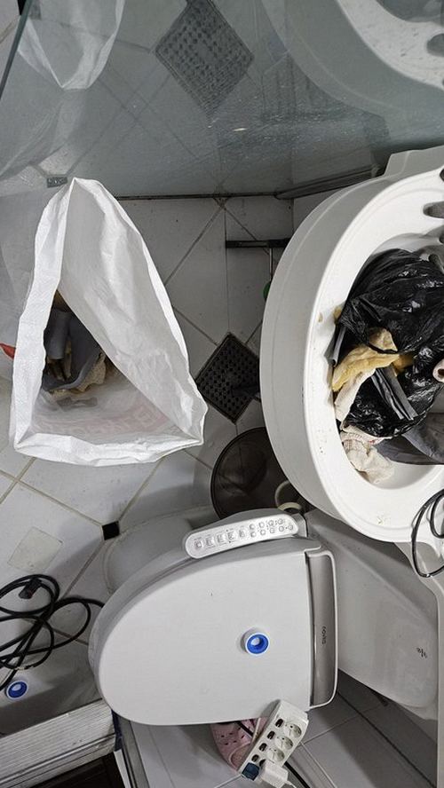 누수탐지 배관 상태를 장비로 확인하고 검사 지점을 좁히는 과정