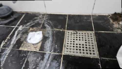 청주시 상당구 누수탐지 남문로 상가 3층 화장실 옆 벽 시공 후기 사진