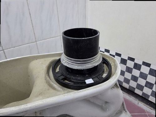 누수탐지 세면대 하부 배관 점검 장면