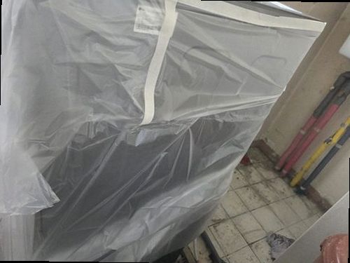 부산 북구 누수탐지 벽과 바닥의 물자국 및 변색 범위를 살피는 점검 장면