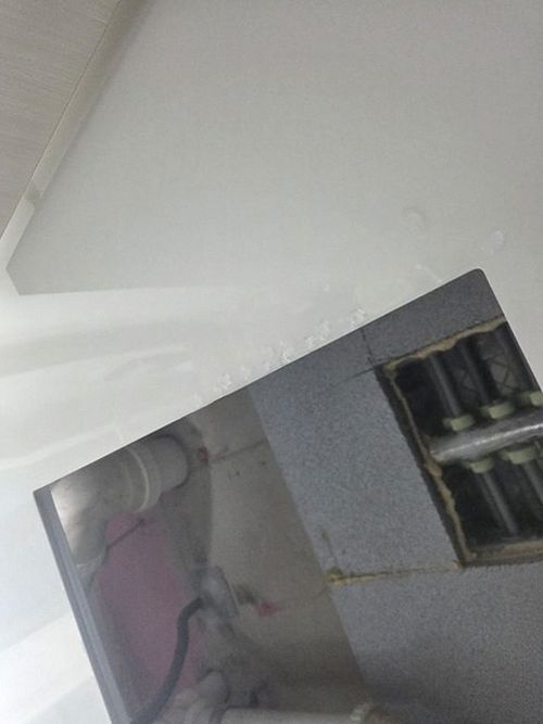 누수탐지 처치 후 깔끔하게 마감된 안방 천장