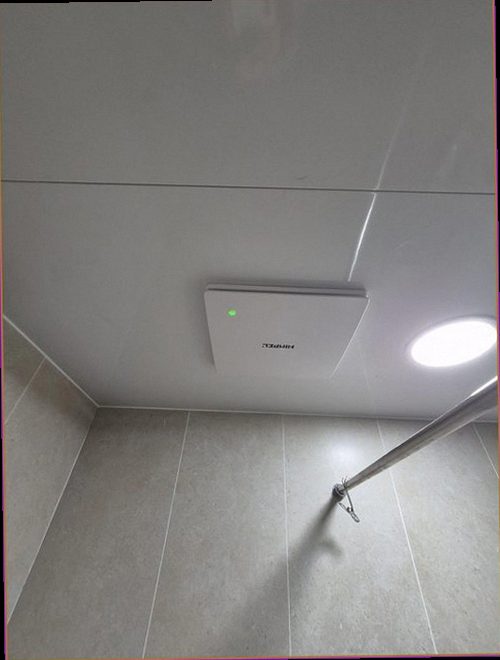 해운대구 누수탐지 누수 원인 구간 확인 후 압력과 습도를 재점검하는 모습