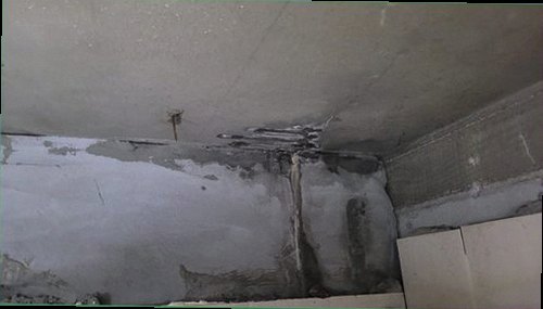 병점구 누수탐지 거실 천장에 번진 누수 얼룩과 들뜬 벽지 상태