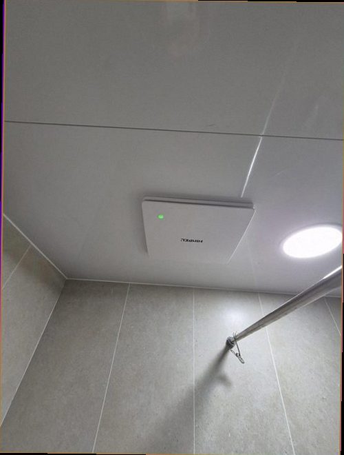 대전 동구 누수탐지 배관 연결부와 벽면 습도 차이를 단계적으로 비교하는 모습