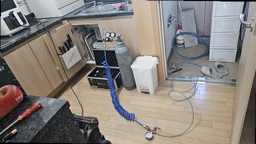 부산 서구 누수탐지 충무동 원룸 4층 현관 옆 주방 시공 후기 사진