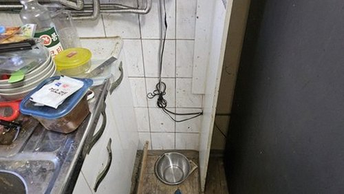 누수탐지 처치 후 벽면이 안정된 주방 싱크대 하부장 주변 모습