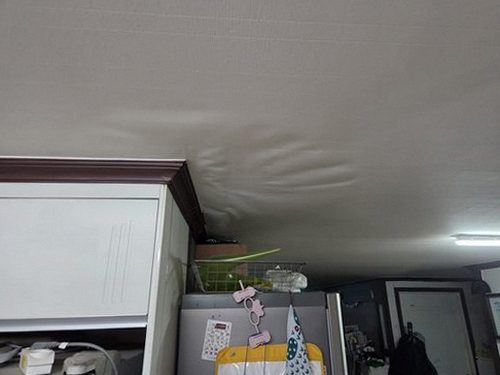 누수탐지 배관 이음부 점검 장면