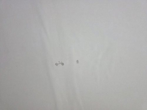 누수탐지 점검 결과서와 수리 견적서를 정리해 둔 서류 모습
