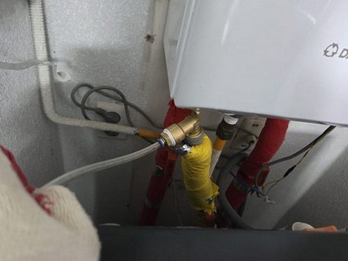 누수탐지 조치원읍 누수탐지 아파트 벽지 얼룩 뒤의 배관 신호