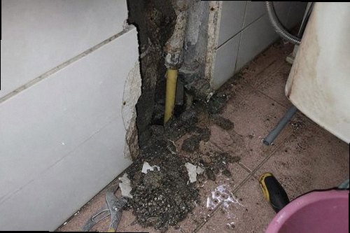 강남구 누수탐지 수도계량기 별침 움직임을 확인하는 현장