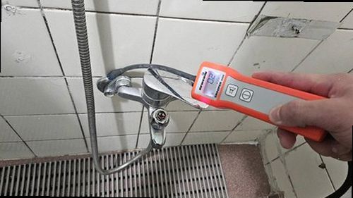 관악구 누수탐지 수도계량기와 배관 압력검사를 통해 누수 원인을 확인하는 현장