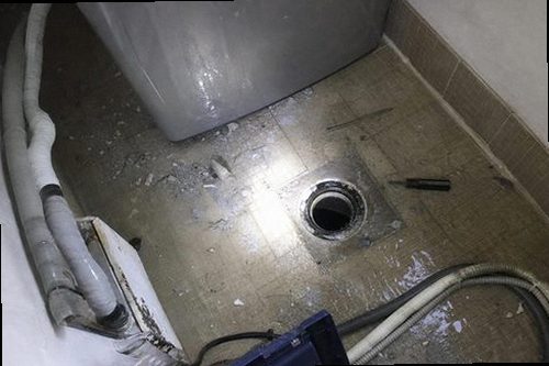 노원구 누수탐지 베란다 창틀 하부 변색과 실리콘 상태를 확인하는 현장 점검