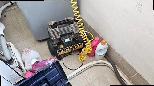 동작구 누수탐지 베란다 창호 하단과 천장 모서리에 나타난 물자국