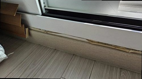 마포구 누수탐지 아래층 천장 누수 흔적과 수분 측정 위치를 확인하는 현장