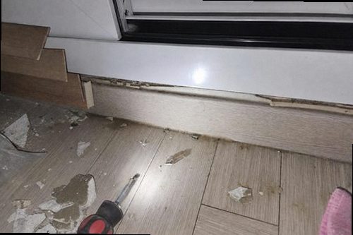 누수탐지 천장에 번진 누수 얼룩과 주변 보양 상태