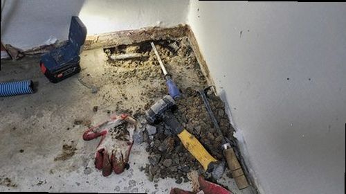 성동구 누수탐지 천장 얼룩과 수분 측정 흔적을 확인하는 현장