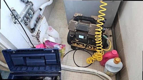 성북구 누수탐지 베란다 천장 물자국과 창호 주변 상태를 확인하는 현장