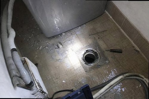 용산구 누수탐지 천장 얼룩과 베란다 주변 물 자국을 확인하는 현장