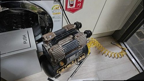 서울 중구 누수탐지 수도계량기 별침과 보일러 압력을 확인하는 모습