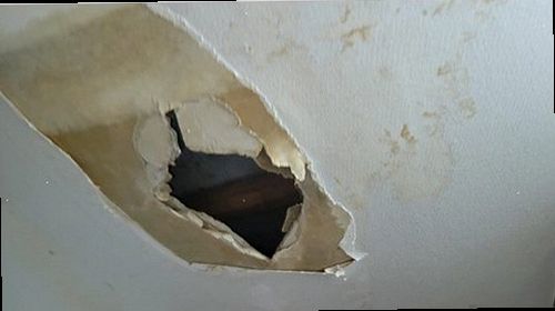광명 누수탐지 보일러와 난방 분배기 연결 상태를 점검하는 모습