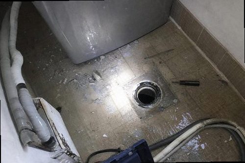 광주 누수탐지 계량기와 배관 압력 게이지를 확인하는 누수 점검 현장