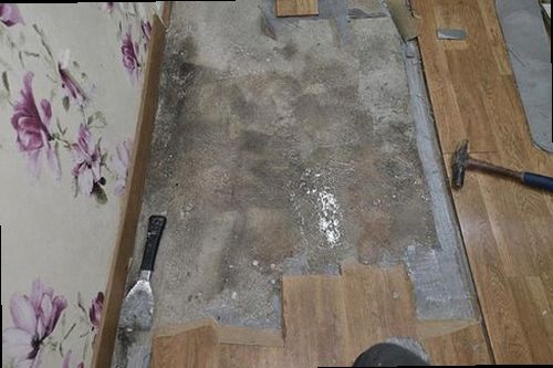 양주 누수탐지 수도계량기 별침과 잠금 밸브를 확인하는 모습