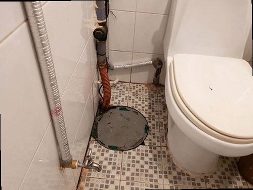 양주 누수탐지 욕실 바닥과 배관 구조를 확인하는 누수 점검 모습