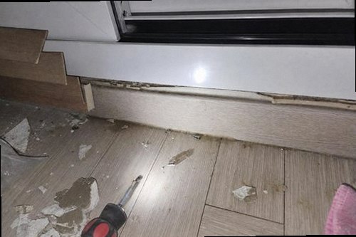 여주 누수탐지 천장 얼룩과 배관 위치를 함께 확인하는 현장 모습