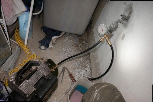 평택 누수탐지 베란다 천장 얼룩과 창틀 주변 누수 흔적 점검