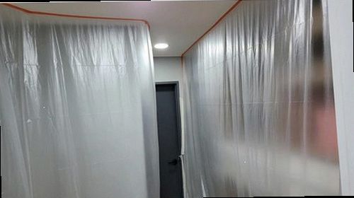 하남 누수탐지 배관 보수 후 압력 게이지를 확인하는 현장 모습