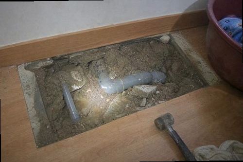 덕양구 누수탐지 거실 장판 들뜸과 벽면 습기를 확인하는 현장 점검