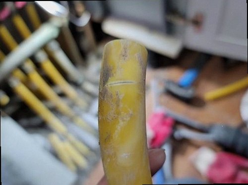 누수탐지 주방 싱크대 하부와 수도계량기를 확인하는 현장