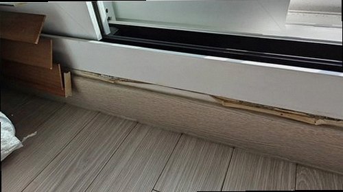 누수탐지 아래층 천장에 번진 누수 자국과 주변 보양 상태